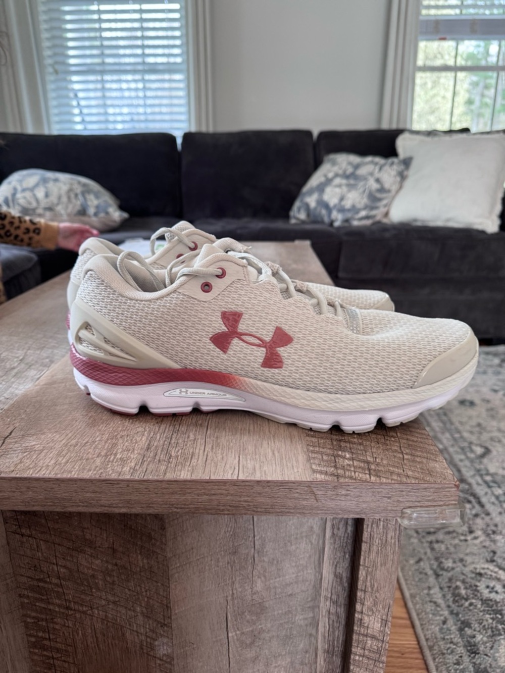 Lightly Used Under Armour Men’s Size 13 Running Shoe - Picture 7 of 10